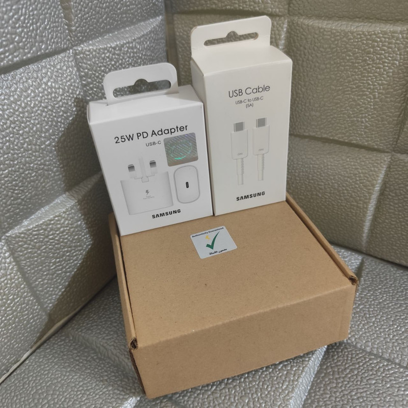 شارژر دیواری 25 وات مدل EP-TA800NWEGGB MV-25W به همراه کابل USB-C