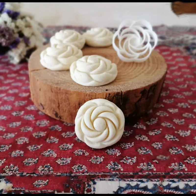 قالب شیرینی مدل سه بعدی نان برنجی طرح عشق کد 140