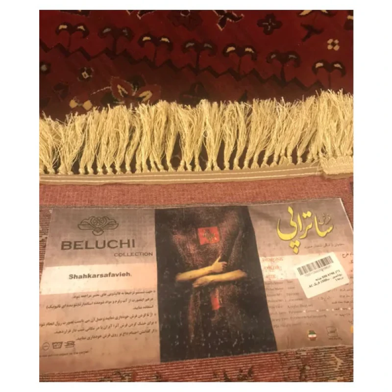 فرش ماشینی ساتراپی طرح بلوچ 6 رنگ زمینه اناری