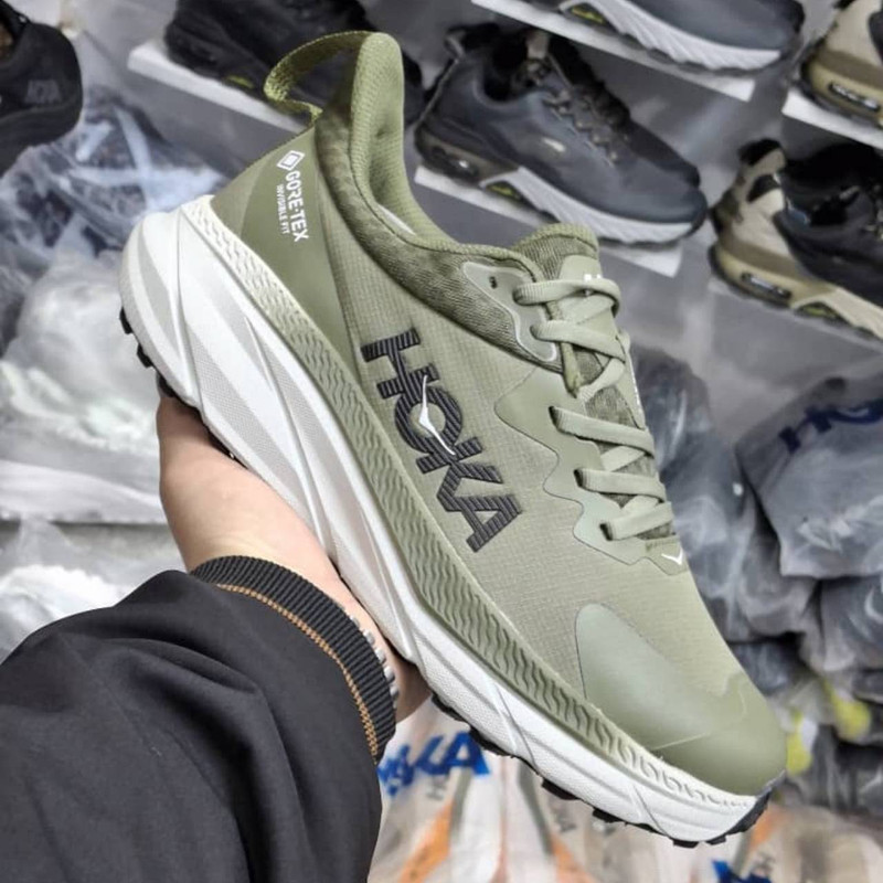 کفش پیاده روی مردانه هوکا مدل Challenger ATR 7 Gore-Tex