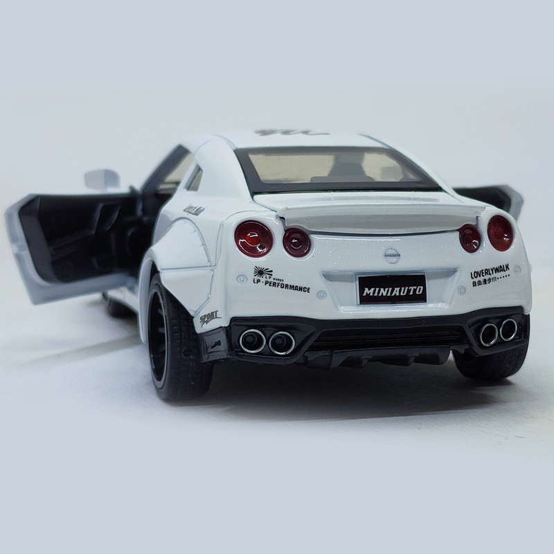 ماکت ماشین ناب سل مدل نیسان جی تی آر فلزی موزیکال چراغدار اسپرت NISSAN GTR SPORT به همراه جاسوییچی
