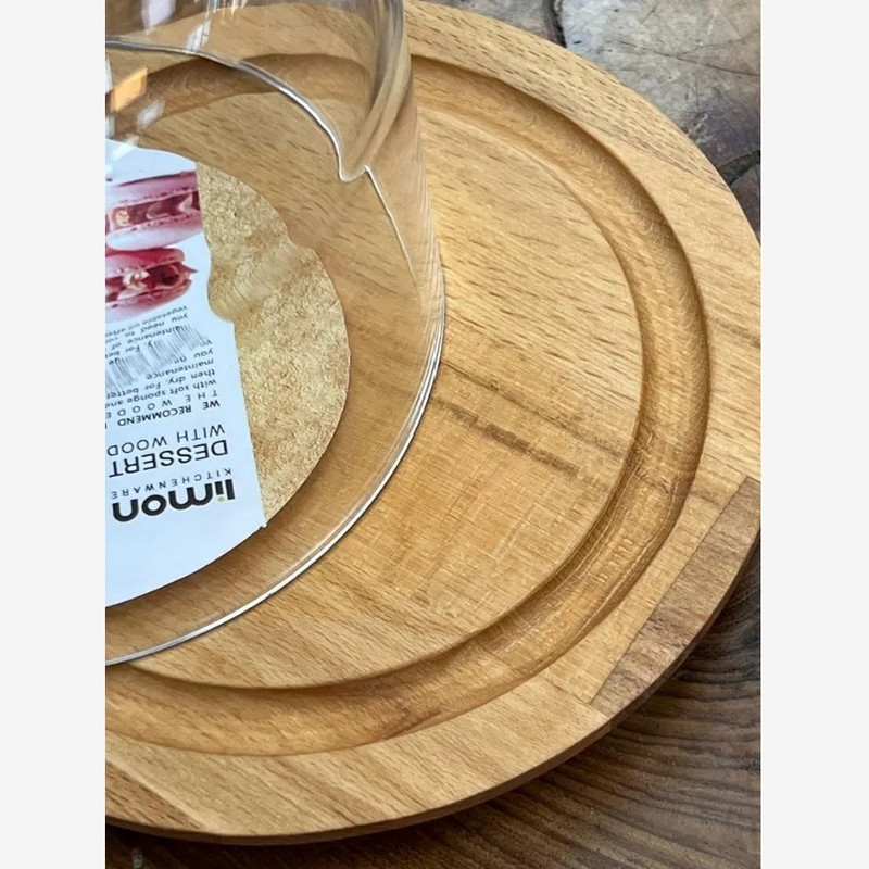 ظرف سرو پنیر پایه چوبی با درپوش شیشه‌ای شفاف، ابعاد 17.5×17.5×16، وزن 500 گرم، مناسب شستشو با دست، فرم دایره‌ای