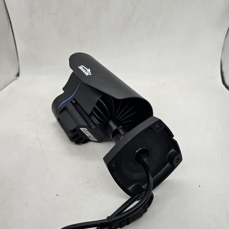 دوربین مداربسته آنالوگ بولت شارک مدل SH-880 با کیفیت تصویر 600TVL، لنز 4 میلی‌متری، دید در شب 20 متر با پاور ال‌ای‌دی، پایه سرخود و ضدآب، اتصال باسیم BNC و مناسب فضای بیرونی