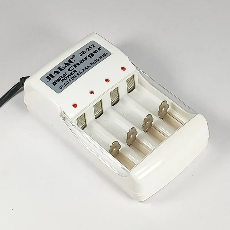 شارژر جیابائو مدل JB-212  کدAB402 به همراه باتری قلمی