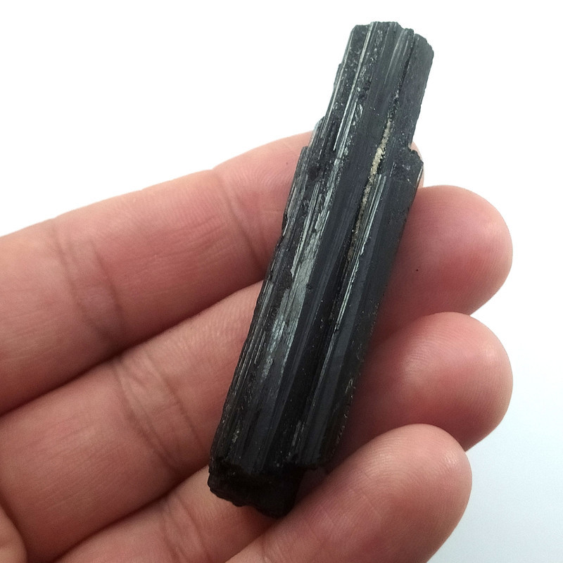 سنگ راف مدل تورمالین سیاه شاخه کد t246