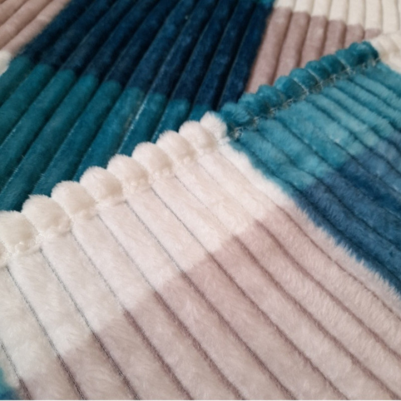 پتو مسافرتی طرح پلیسه کد W200  سایز 150×200 سانتی متر