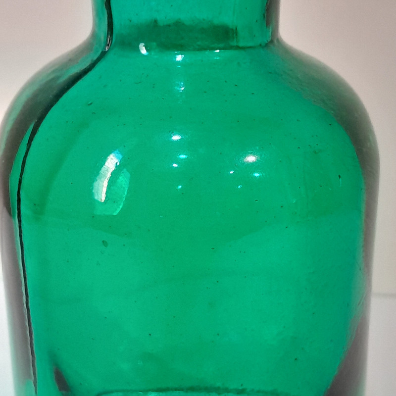 گلدان دکوری شیشه‌ای ابعاد 7×7×12 سانتی‌متر وزن 220 گرم کد 5222