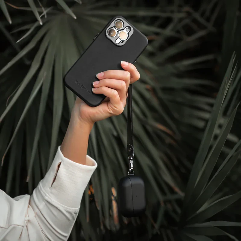 کاور سندمارک مدل Pro Leather مناسب برای کیس اپل Airpods Pro به همراه بند