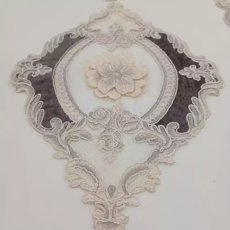 ست رومیزی سه تکه مدل دانتل طرح گل برجسته