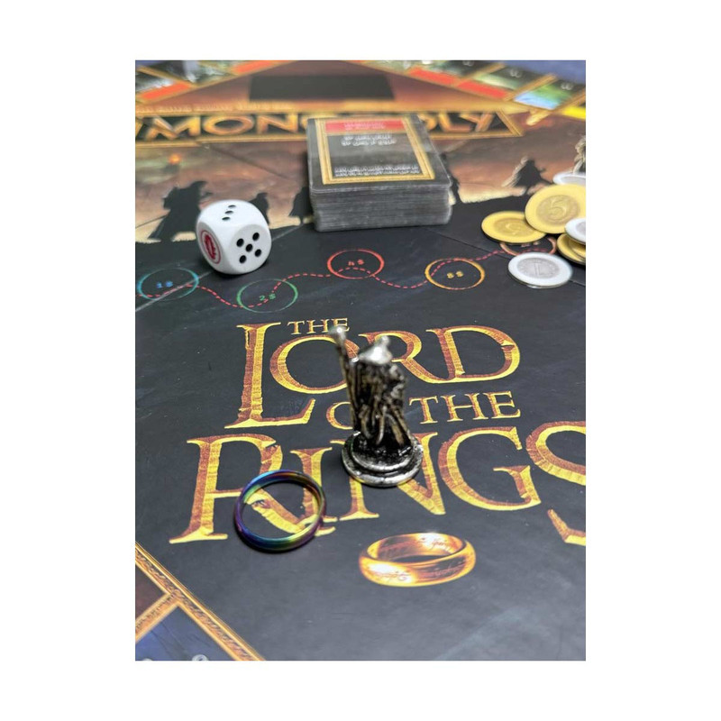 بازی فکری مونوپولی ارباب حلقه‌ها فکرآوران مدل Monopoly بازی استراتژیک 2 تا 6 نفره با کنترل حلقه قدرت، نقش‌آفرینی، جمع‌آوری امتیاز و مدت زمان بیش از یک ساعت مناسب 8 سال به بالا