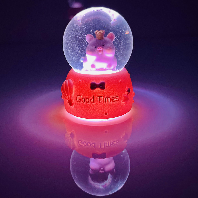 گوی چراغ‌دار مدل  Good Times طرح بچه خوک تاج به سر کد B1623.15