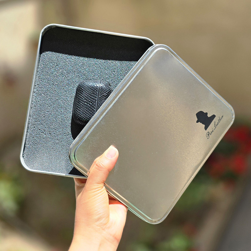 کاور صنایع چرم پیری مدل PL24 مناسب برای کیس اپل AirPods Pro 3 به همراه قلاب