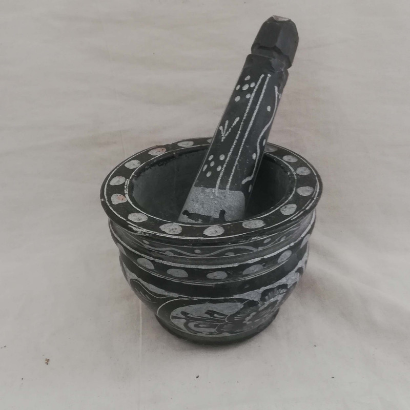 هاون سنگی مدل قلم زده