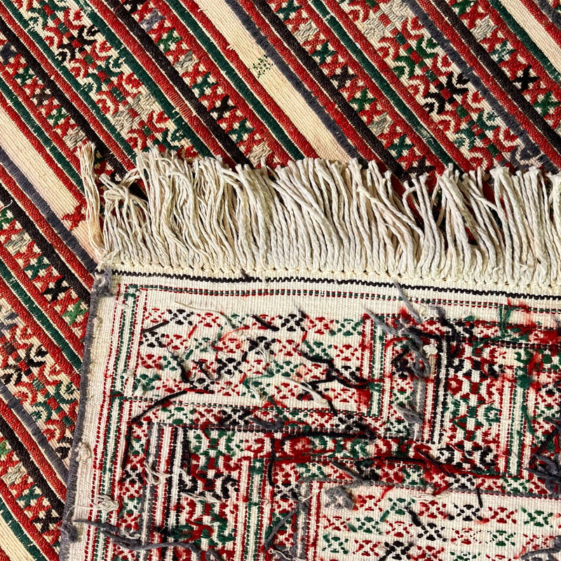 گلیم دستبافت کناره یک متری مدل قشقایی کد NKP.RJ96 زمینه کرم