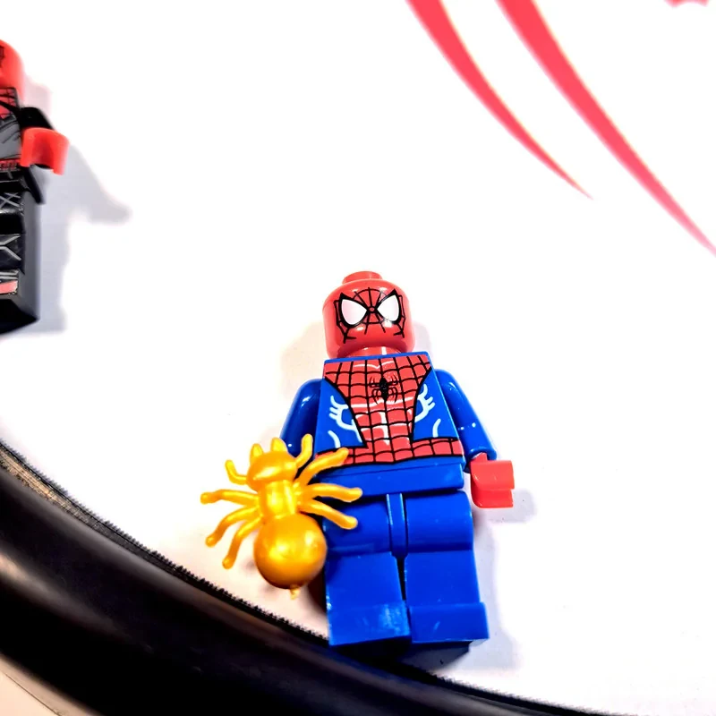 ساعت دیواری مکانیکی مدل Spider طرح مرد عنکبوتی لگویی
