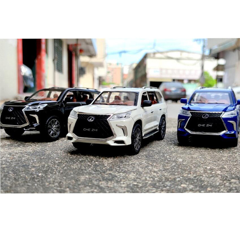 ماکت ماشین شاسی‌بلند لکسوس با مقیاس 1:24 چه ژی مدل LX570 بدنه آلیاژی، چرخ لاستیکی، درهای بازشو بغل، دارای صدا و نور عقب