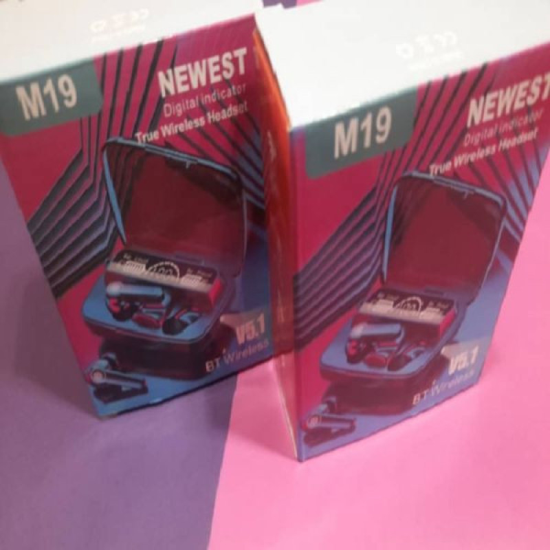 هدفون بلوتوثی مدل M19 بدون قابلیت نویز کنسلینگ، درگاه شارژ USB Type-C، قابلیت استفاده به صورت پاوربانک، دارای نشانگر LED، دارای صفحه نمایش روی محفظه