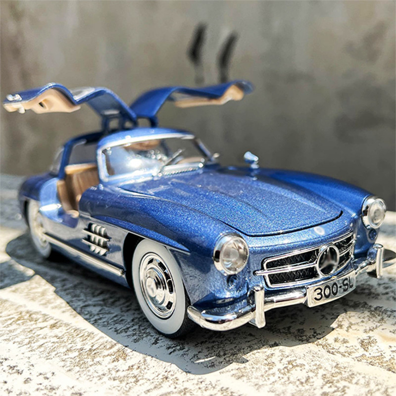 ماکت ماشین مدل بنز SL300 کلاسیک دایکست فلزی مقیاس 124