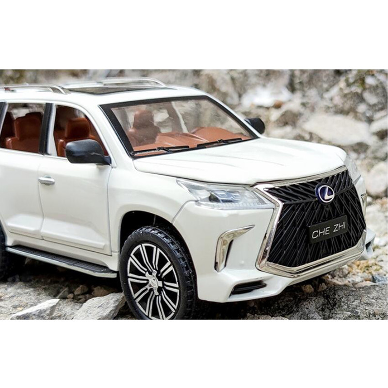 ماکت ماشین شاسی‌بلند لکسوس با مقیاس 1:24 چه ژی مدل LX570 بدنه آلیاژی، چرخ لاستیکی، درهای بازشو بغل، دارای صدا و نور عقب