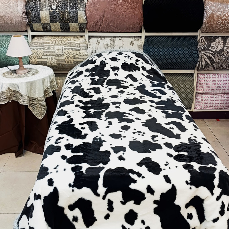 پتو دو لایه 1 نفره اسپریت مدل ربیت خزدار طرح گاوی سایز 220x160 سانتی‌متر