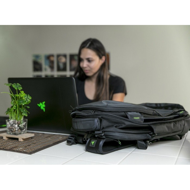 کوله‌ پشتی ریزر مدل rogue v3 مناسب برای لپ‌تاپ تا سایز 15.6 اینچ