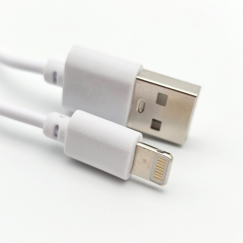 هدفون بلوتوثی مدل ایرپاد پرو بدون قابلیت نویز کنسلینگ، درگاه شارژ Lightning