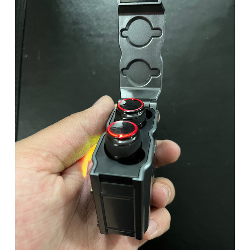 هدفون بلوتوثی دامیکس مدل M25 ENC بدون قابلیت نویز کنسلینگ، درگاه شارژ USB Type-C، دارای میکروفون داخلی، قابلیت استفاده به عنوان پاوربانک، دارای لامپ RGB، نمایشگر LED، دارای صفحه نمایش روی محفظه شارژ، مقاوم در برابر آب