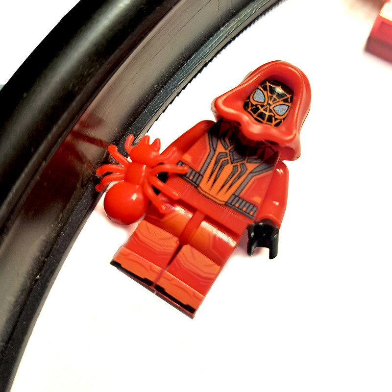 ساعت دیواری مکانیکی مدل Spider طرح مرد عنکبوتی لگویی