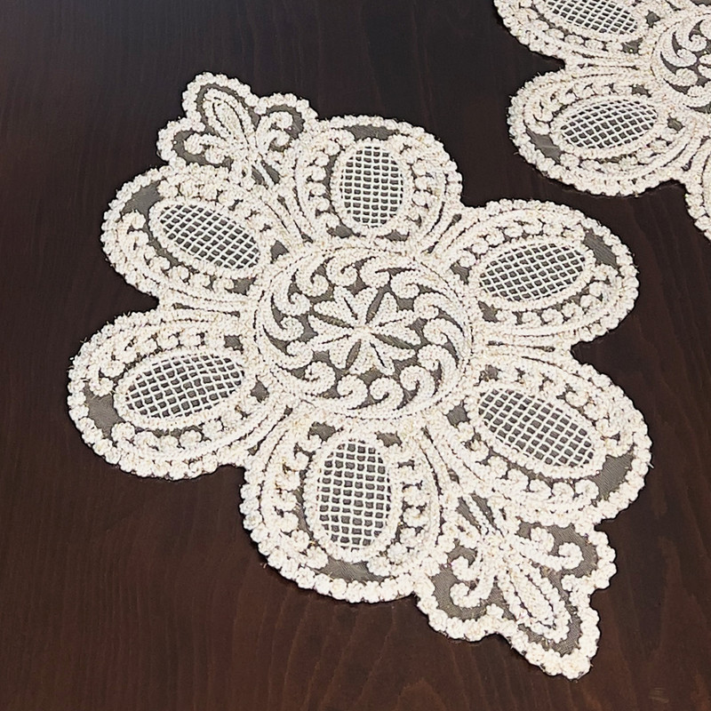 رومیزی مدل عسلی طرح صدف سایز 45*35 سانتی متر