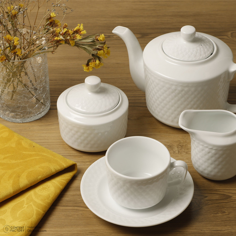 سرویس غذاخوری 102 پارچه چینی زرین ایران سری رادیانس مدل White درجه یک