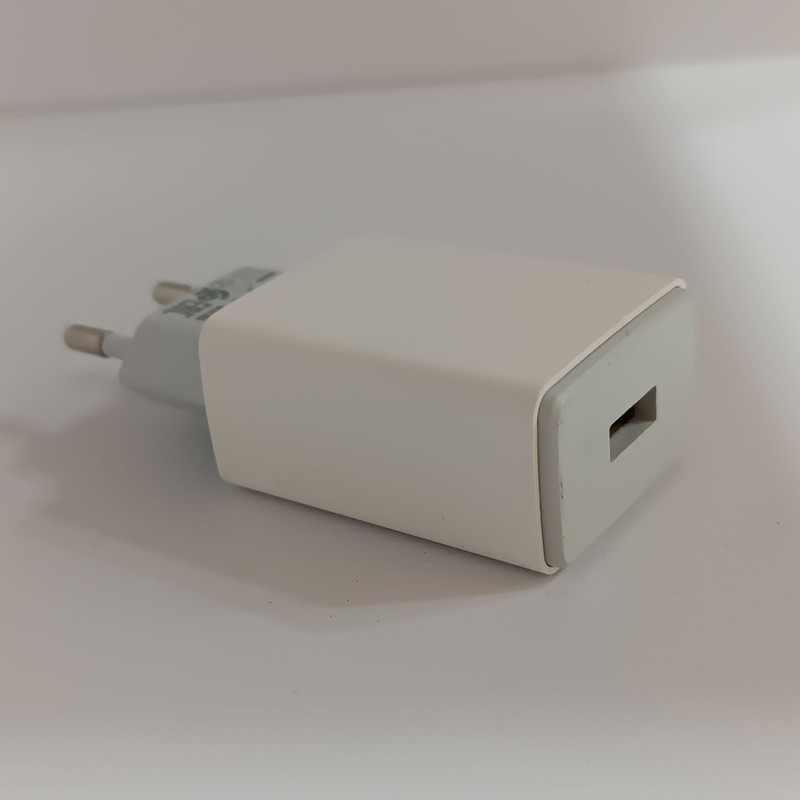 شارژر دیواری 10 وات اوپو مدل AK933YH به همراه کابل USB-C