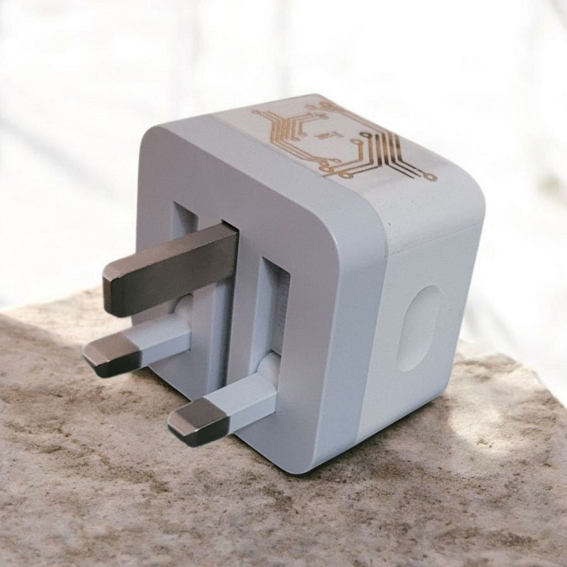 شارژر دیواری 35 وات مدل iph45 به همراه کابل USB-C به لایتنینگ
