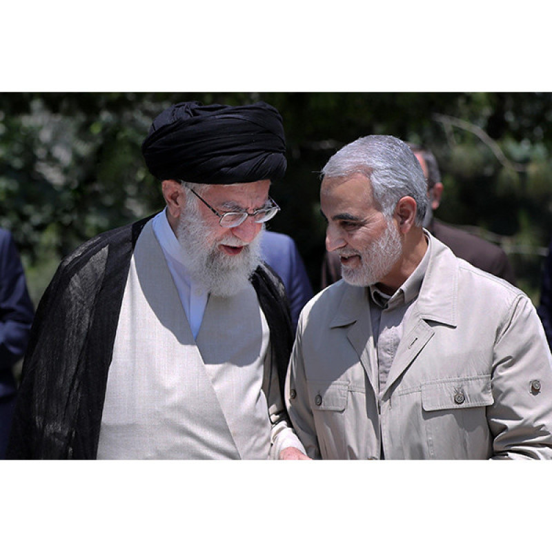تابلو شاسی رومیزی طرح شهید سردار قاسم سلیمانی و رهبر مدل AG-216