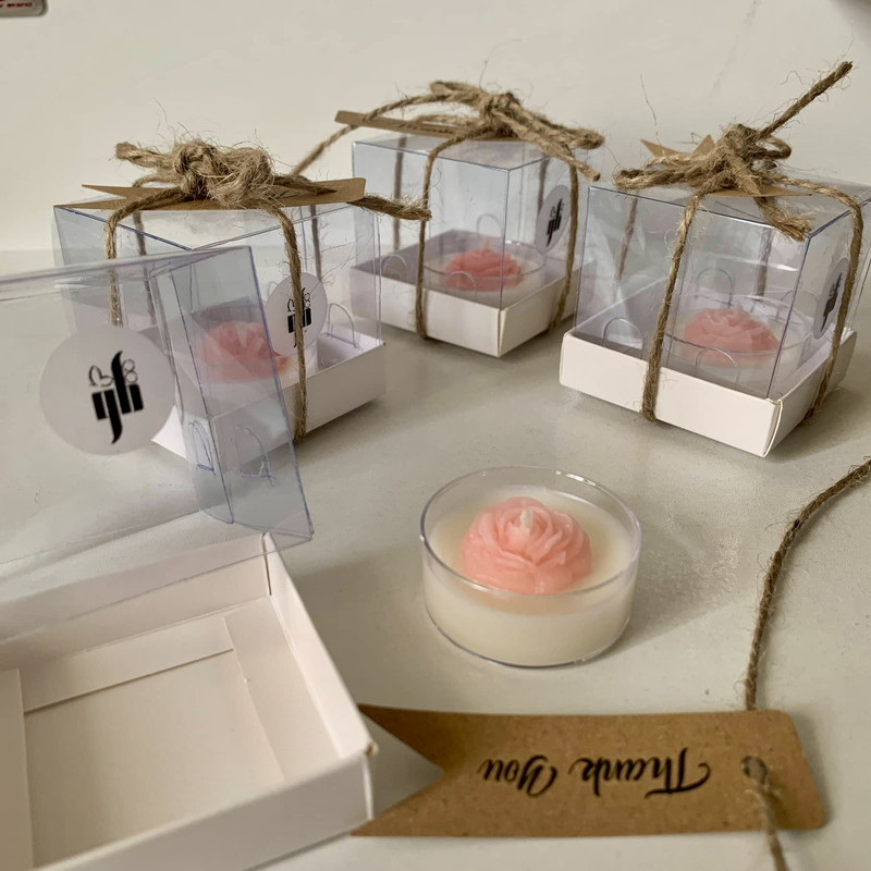 شمع دست ساز تاو طرح شکوفه گل رز معطر مدل T1051
