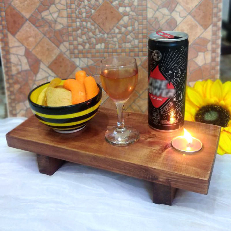 تخته سرو چوبی پایه‌دار مدل R32 با پوشش روغن گیاهی، ارتفاع پایه 5 سانتی‌متر، دارای جای شمع، مناسب شست‌وشو با دست