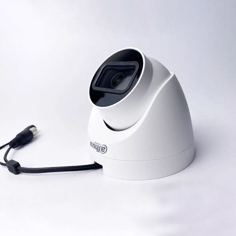 دوربین مداربسته دام داهوا مدل DH-HAC-HDW1500TRQP-A با رزولوشن 5 مگاپیکسل، دید در شب 25 متر، فناوری starlight، قابلیت BLC و DWDR، بدنه فلزی و اتصال باسیم BNC مناسب محیط بیرونی
