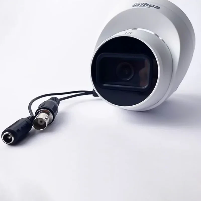 دوربین مداربسته دام داهوا مدل DH-HAC-HDW1500TRQP-A با رزولوشن 5 مگاپیکسل، دید در شب 25 متر، فناوری starlight، قابلیت BLC و DWDR، بدنه فلزی و اتصال باسیم BNC مناسب محیط بیرونی