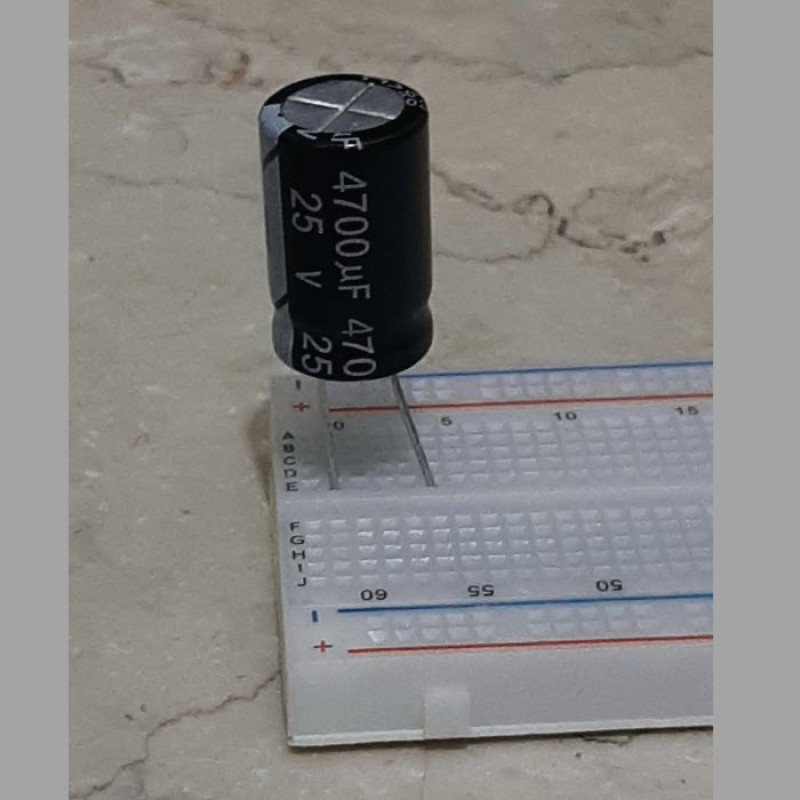خازن الکترولیت 4700 میکرو فاراد کد 25