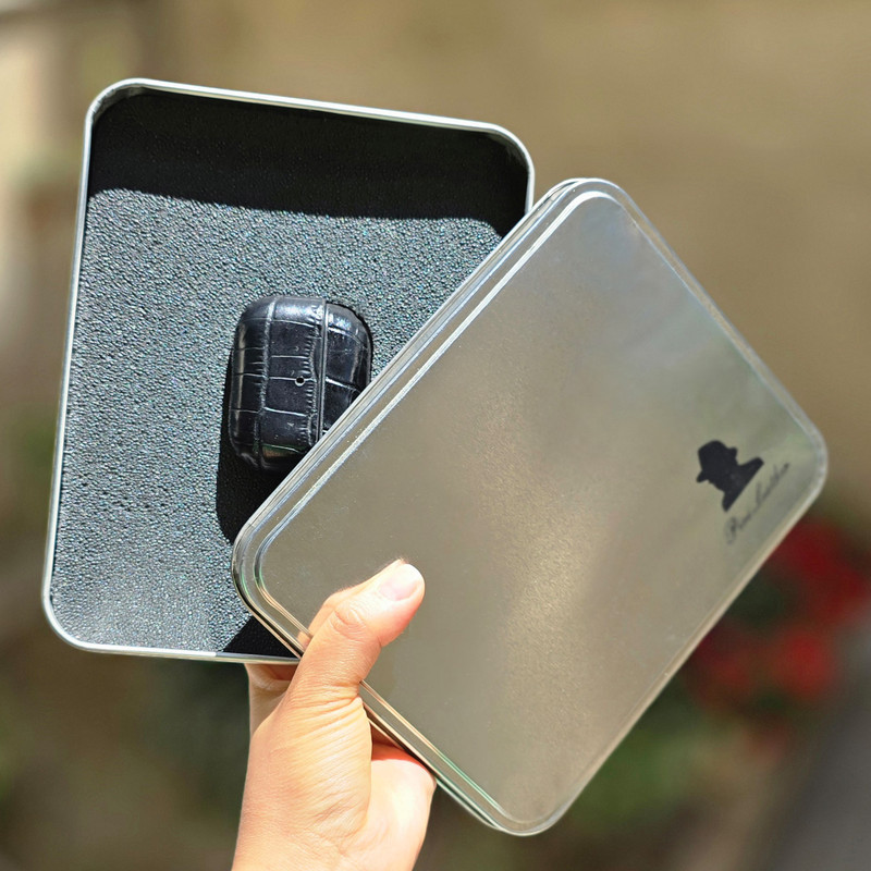 کاور صنایع چرم پیری مدل PL31 مناسب برای کیس اپل AirPods Pro 2 به همراه آویز
