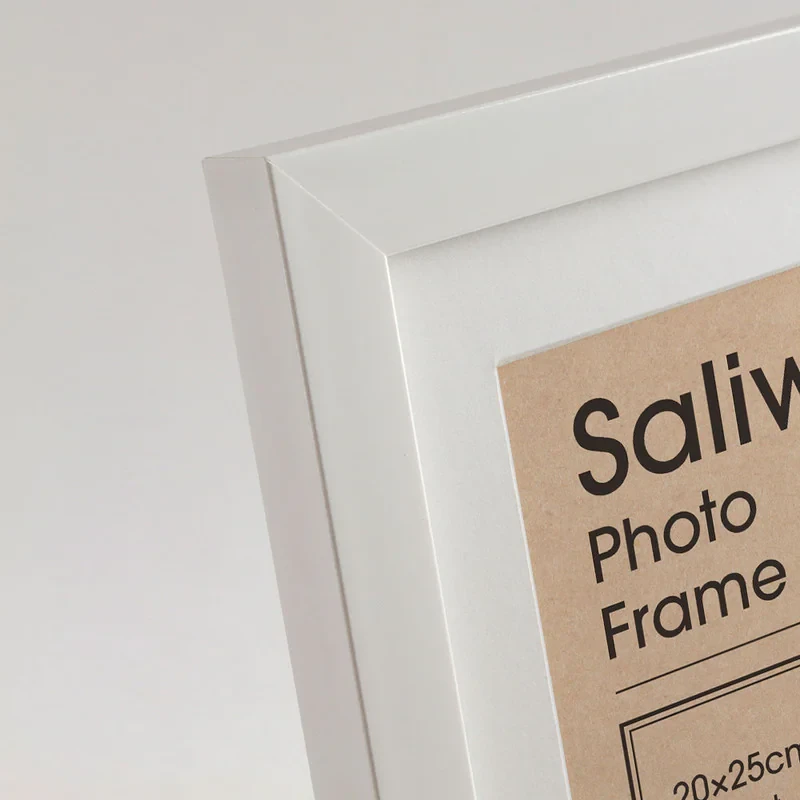 قاب عکس سالی وود مدل 215 کد FPWHT-22A-2025-101 سایز 20×25 سانتی متر