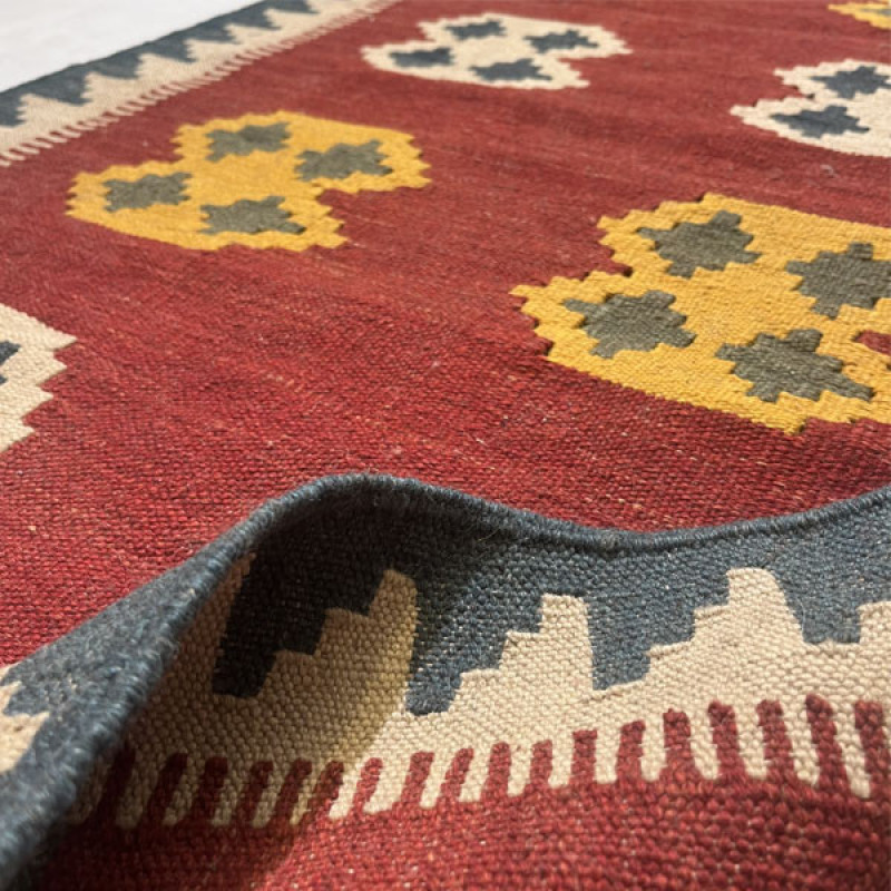 گلیم دستبافت قشقایی دو متری کد Nkpa.ha.f59 زمینه قرمز
