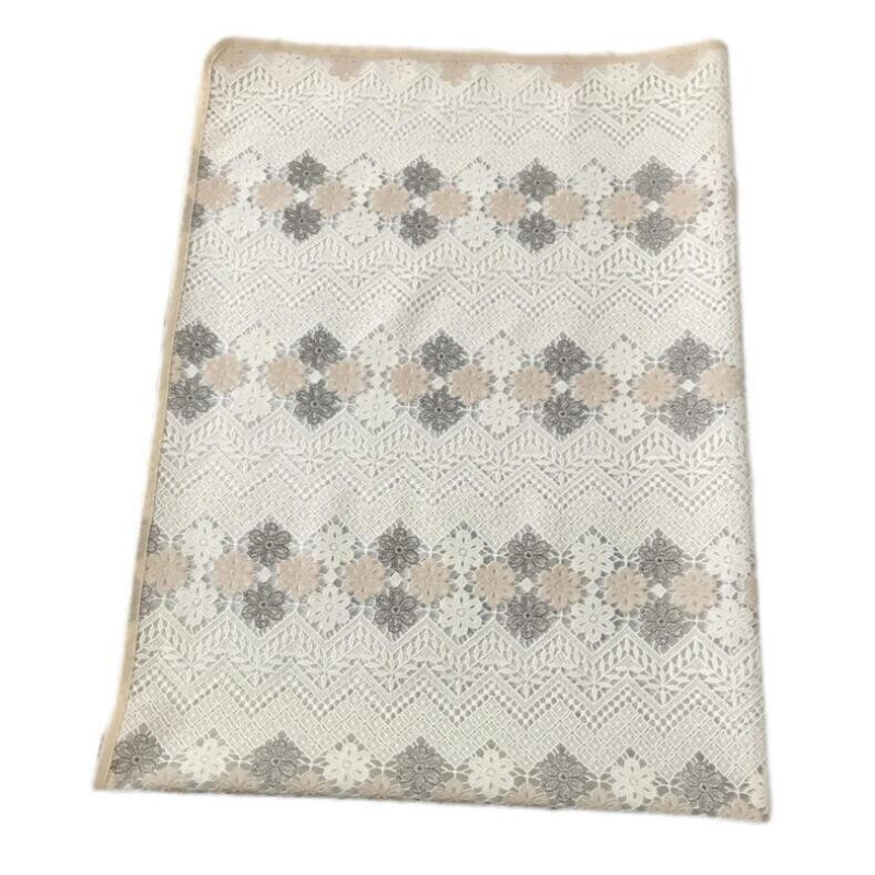 سفره 24 نفره مدل رویال طرح گیپور سایز 600×140 سانتی متر