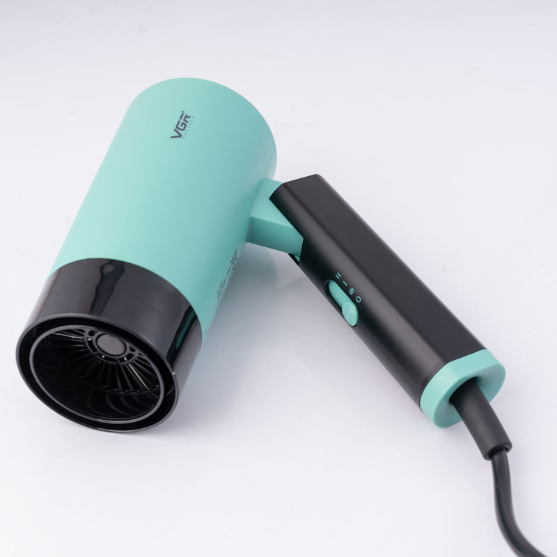 سشوار مسافرتی 1600 وات وی جی ار مدل V-426، موتور DC، وزن 600 گرم، المنت فلز، دارای سری متمرکز‌کننده باریک با ویژگی صاف‌کنندگی، با قابلیت باد سرد
