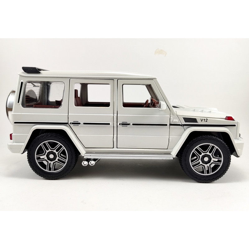 ماشین بازی سواری مدل بنز G class مقیاس 1:24 فلزی با طراحی الهام‌گرفته از نمونه واقعی و چهار چرخ