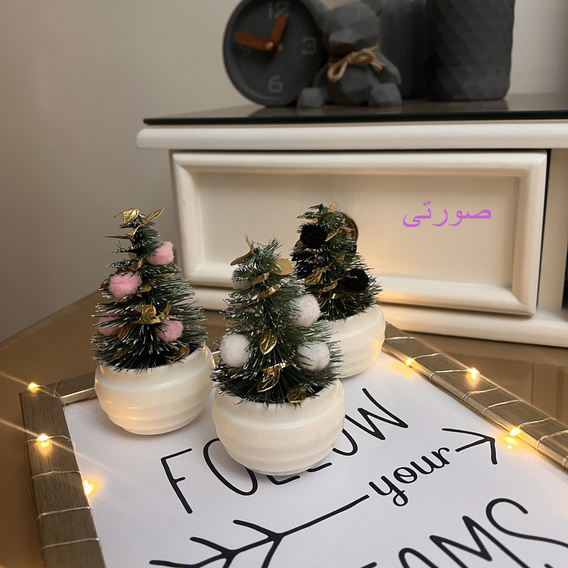 گلدان به همراه درختچه مصنوعی مدل درخت کاج کریسمس Rain با ابعاد 10×10×10 سانتی‌متر و وزن 100 گرم