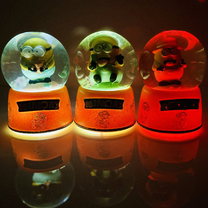 گوی چراغ‌دار مدل minions طرح مینیون بازیگوش کد D63788
