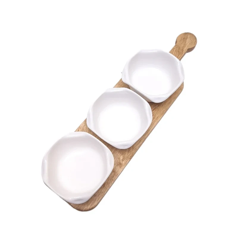 اردوخوری مربع 3 عدد کاسه سرامیک با قطر 10 سانتیمتر و ارتفاع 5 سانتیمتر، سینی چوبی ضدآب با ضخامت 12 میلی‌متر، مناسب پذیرایی