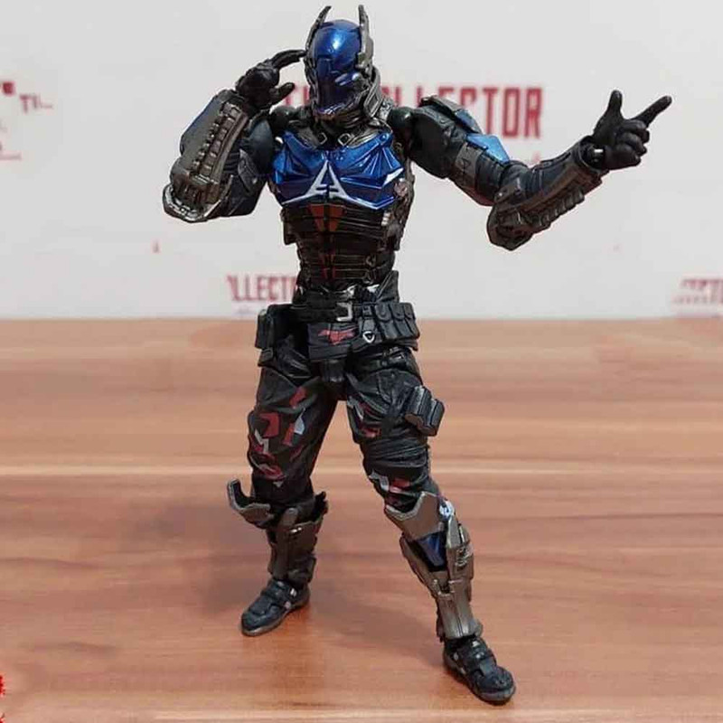 اکشن فیگور مدل بتمن پیشرفته Advanced Batman از شوالیه آرکام ارتفاع 15 سانتی‌متر