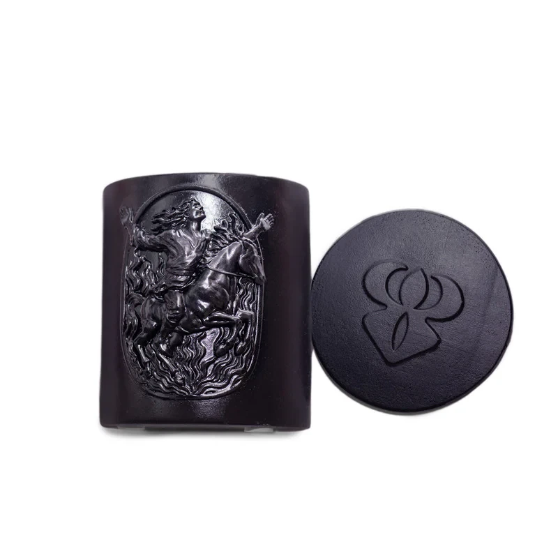 شمع استوانه ای معطر مدل سیاوش با رایحه کاج زمان اتمام 55 ساعت