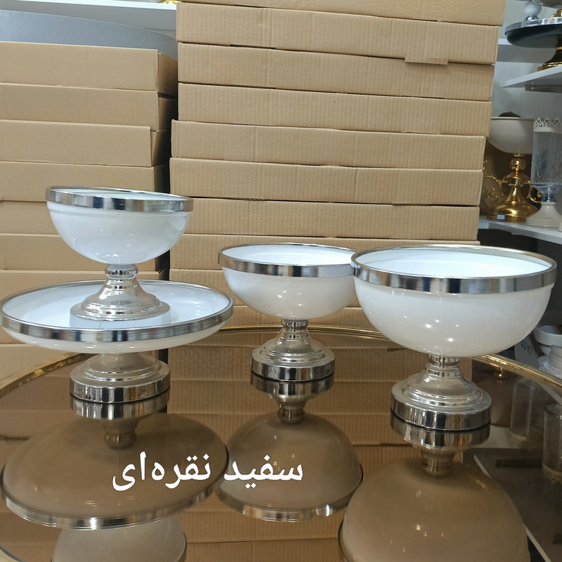 سرویس پذیرایی فلزی پایه‌دار مدل دایره‌ای، مجموعه 4 عددی شامل میوه‌خوری، شیرینی‌خوری، آجیل‌خوری و شکلات‌خوری، مناسب شستشو با دست